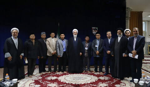 تصاویر/ دیدار جمعی از روسای دانشگاه های اندونزی با آیت الله اعرافی