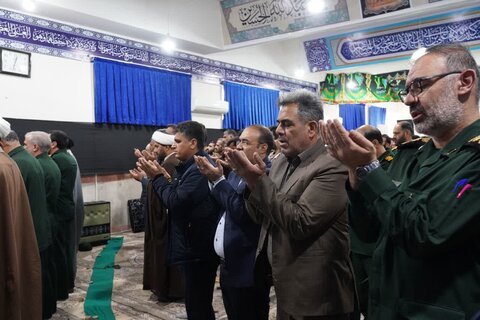 تصاویر دیدار کارکنان سپاه لرستان با نماینده ولی فقیه