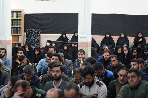 تصاویر دیدار کارکنان سپاه لرستان با نماینده ولی فقیه