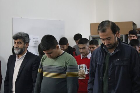 تصاویر/ حضور مدیر مدرسه علمیه امام خمینی (ره) شهرستان خوی در بین دانش آموزان