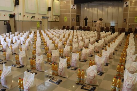 تصاویر/ آیین  اهدای ۲۳سری جهیزیه و توزیع ۸۰۰ بسته معیشتی در سلماس