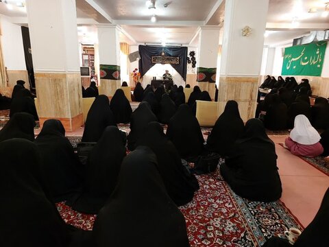 تصاویر/ مراسم عزاداری به مناسبت ایام سوگواری حضرت زهرا (س) در مدرسه علمیه خوی