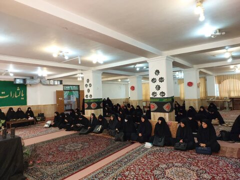 تصاویر/ مراسم عزاداری به مناسبت ایام سوگواری حضرت زهرا (س) در مدرسه علمیه خوی