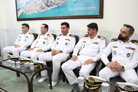 تصاویر/ دیدار فرمانده و جمعی از پرسنل نیروی دریایی ارتش با امام جمعه بوشهر