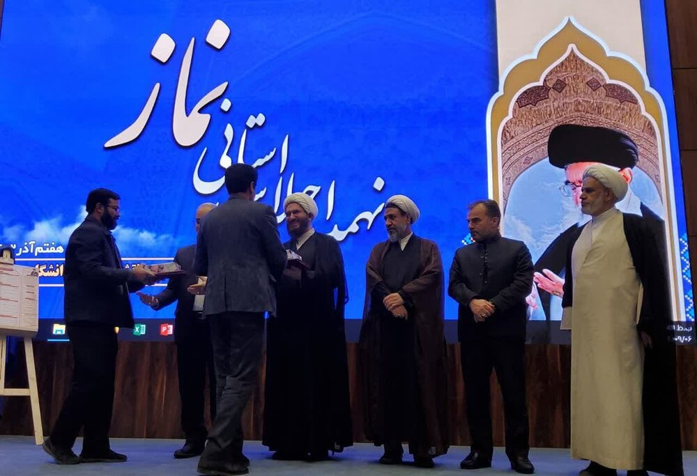 متأسفم که زیباترین و دلانگیزترین مکان مدارس، نمازخانه نیست!