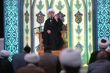 هیئتی ها با تعامل و هم افزایی جوانان را به مساجد و محافل مذهبی جذب کنند