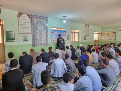 دیدار امام جمعه گناوه با دانش آموزان