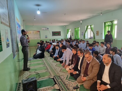 دیدار امام جمعه گناوه با دانش آموزان