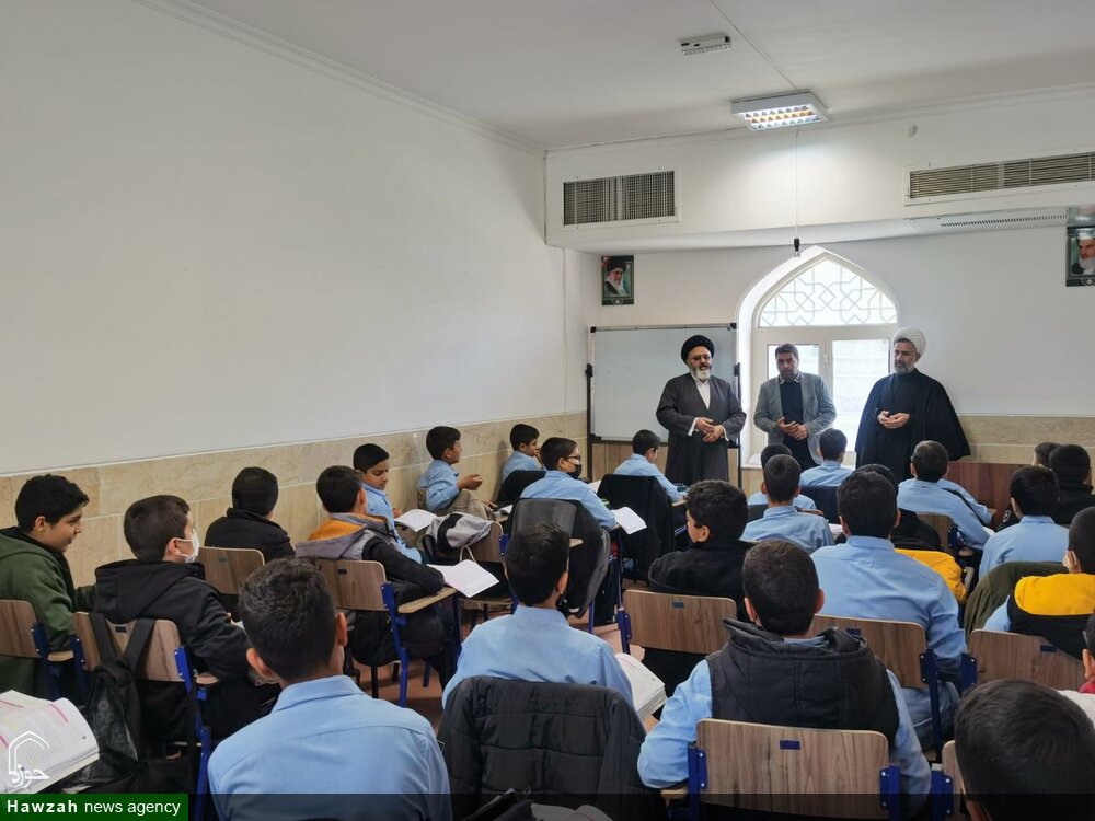 بازدید مدیر حوزه علمیه استان یزد از مدرسه علمیه امام صادق علیه السلام مهریز