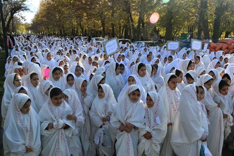 تصاویر/ راهپیمایی و جشن بزرگ عبادت چند هزار نفری دختران کرُد مریوانی