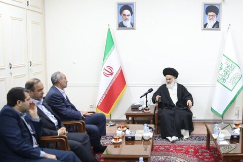 آیت الله حسینی بوشهری در دیدار رئیس کل بیمه مرکزی