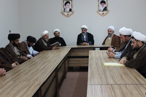 تصاویر/ جلسه روحانیون  مبلغین شهرستان خوی با مسئول بسیج طلاب و روحانیون آذربایجان غربی