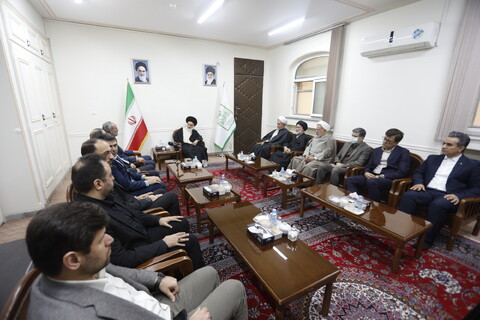 تصاویر / دیدار رئیس کل بیمه مرکزی ایران با آیت الله حسینی بوشهری