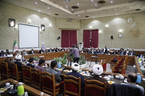 تصاویر / دیدار اساتید و نخبگان حوزوی با رئیس سازمان برنامه و بودجه