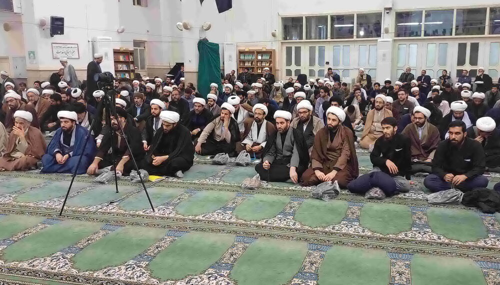 مردم کرمانشاه عُلقهای قلبی به آیتالله علما دارند/ ظرفیتهای استان را فعال میکنیم