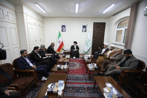 تصاویر / دیدار رئیس سازمان برنامه و بودجه با آیت الله حسینی بوشهری