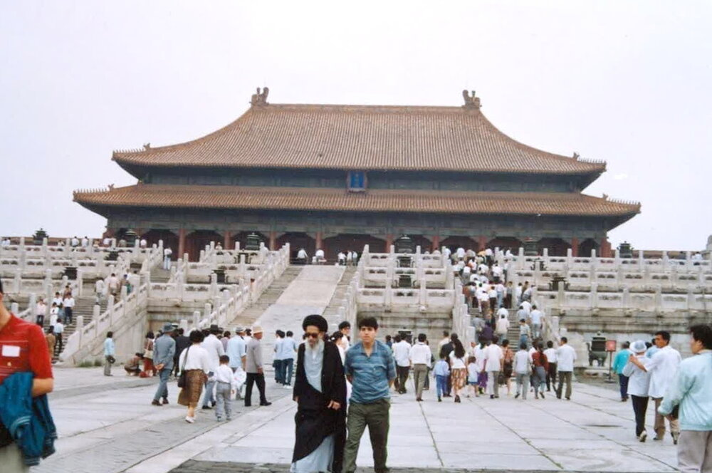 غذا خوردن یک روحانی به سبک چینیها