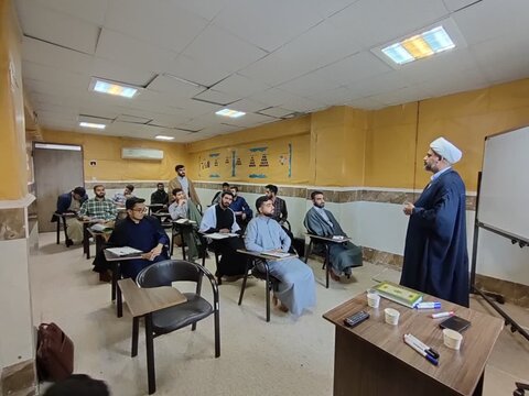 برگزاری دوره روش تحقیق در مدرسه علمیه الغدیر اهواز