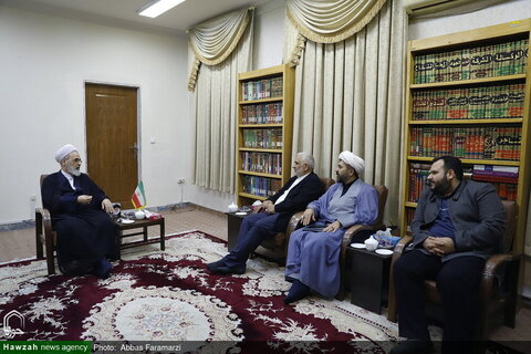 بالصور/ أمين عام المؤتمر الدولي لدعم انتفاضة فلسطين في مجلس الشورى الإسلامي مع آية الله الأعرافي بمدينة قم