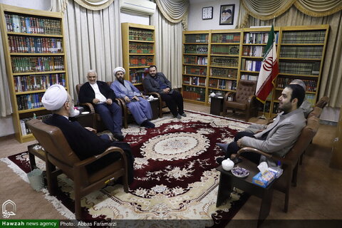 بالصور/ أمين عام المؤتمر الدولي لدعم انتفاضة فلسطين في مجلس الشورى الإسلامي مع آية الله الأعرافي بمدينة قم