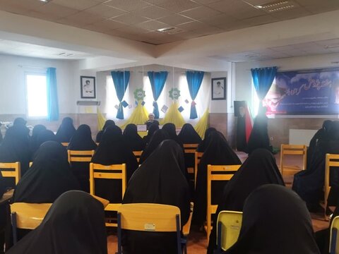 تصاویر/  کرسی آزاداندیشی با موضوع حجاب حریم خصوصی یا عمومی در مدرسه علمیه الزهرا (س)