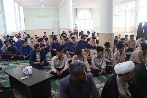 تصاویر/ دیدار صمیمی  نماینده ولی فقیه در استان هرمزگان با دانش آموزان
