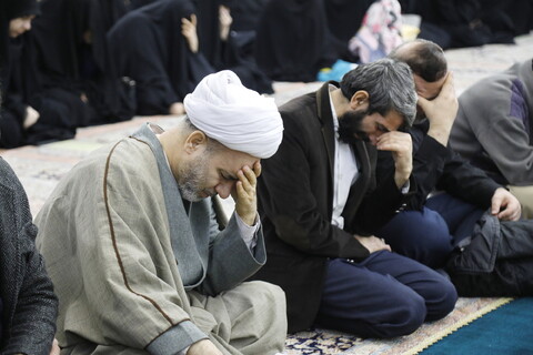 تصاویر / غبارروبی ضریح حرم حضرت معصومه(س) توسط ستاد اقامه نماز جمعه شهرپردیسان قم