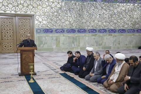 تصاویر / غبارروبی ضریح حرم حضرت معصومه(س) توسط ستاد اقامه نماز جمعه شهرپردیسان قم