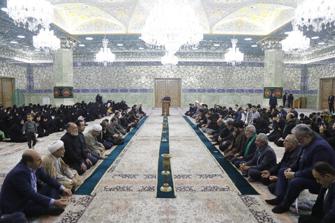 تصاویر / غبارروبی ضریح حرم حضرت معصومه(س) توسط ستاد اقامه نماز جمعه شهرپردیسان قم