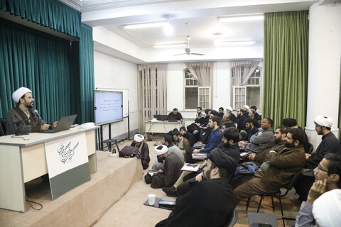 تصاویر/ نشست علمی در محضر الکافی در موسسه امام هادی (ع)