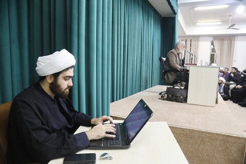 تصاویر/ نشست علمی در محضر الکافی در موسسه امام هادی (ع)