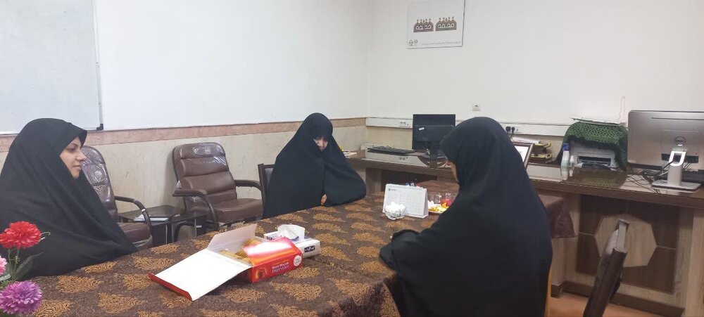 بازدید مدیر حوزه علمیه خواهران یزد از مدرسه تخصصی امام حسین(ع)