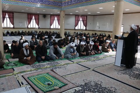 تصاویر/ سلسله نشست های جهاد تبیین در مدرسه علمیه امام علی (ع) سلماس