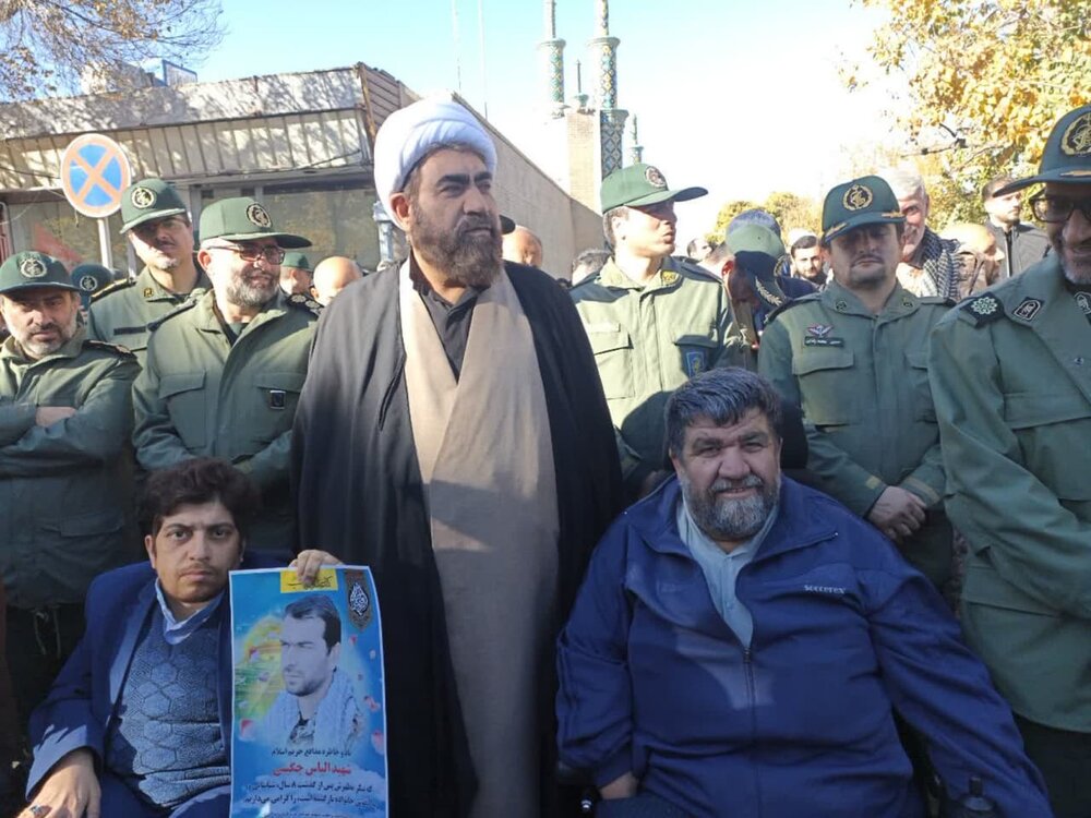 شهدا قهرمانان و الگوهای راستین ما هستند