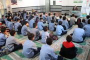 تصاویر/ امام جمعه عالیشهر پای صحبت دانش آموزان