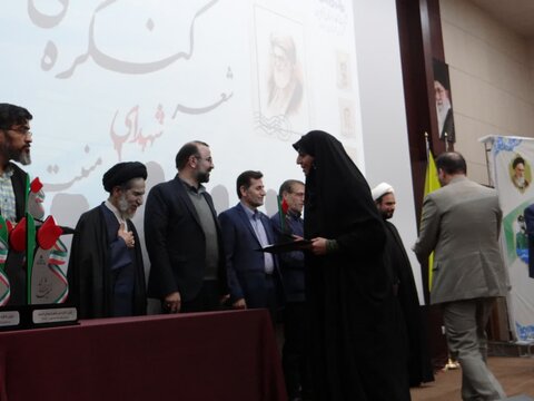 تصاویر / اختتامیه کنگره شهدای شعر امنیت در قزوین برگزارشد