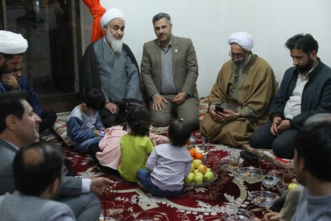 تصاویر / نشست صمیمانه امام جمعه قزوین با دانشجویان غیر ایرانی