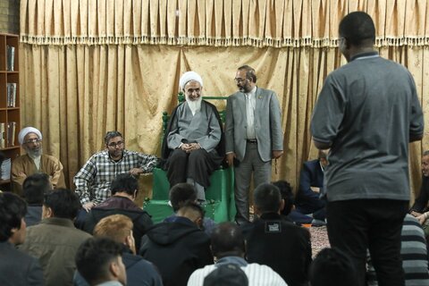 تصاویر / نشست صمیمانه امام جمعه قزوین با دانشجویان غیر ایرانی