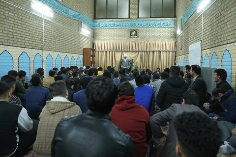 تصاویر / نشست صمیمانه امام جمعه قزوین با دانشجویان غیر ایرانی