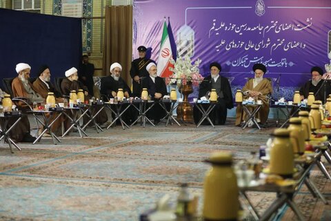 تصاویر / نشست اعضای جامعه مدرسین با تولیت جدید مسجد مقدس جمکران