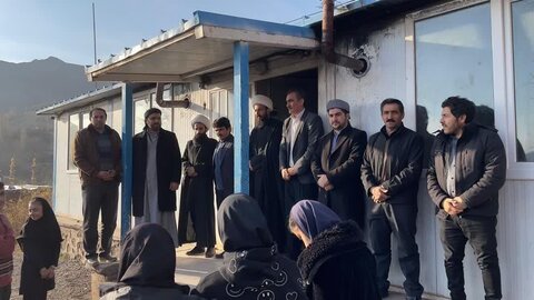 تصاویر/ حضور گروه جهادی احرارالحسین(ع) مدرسه علمیه نمازی خوی در مدارس مناطق محروم