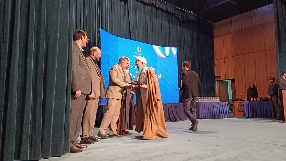 پژوهشگران برتر حوزه علمیه قزوین تقدیر شدند | عرفانی: پژوهش از ضرورتهای زندگی بشری است