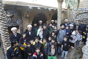 تصاویر/ بازدید خانوادگی طلاب و اساتید مدرسه فقهی امام محمدباقر(ع) از نمایشگاه سوگواره حدیث غربت