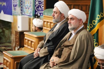 تصاویر/ هم اندیشی مشاور رییس جمهور در امور روحانیت با جمعی از علما و روحانیون استان البرز