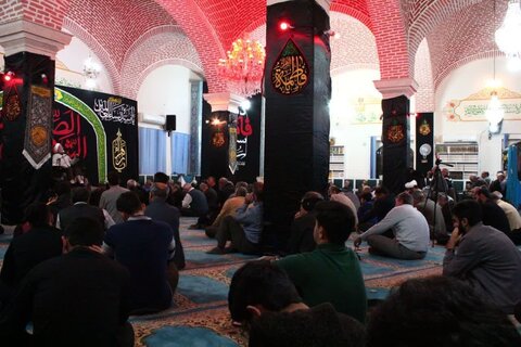 تصاویر/ مراسم عزاداری ایام فاطمیه در مسجد بقیة الله ارومیه