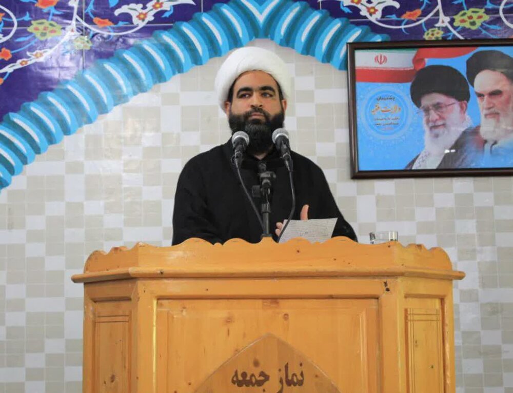 ملتی که هویتش عاشورایی است هیچ گاه زیر بار ظلم و ستم نخواهد رفت