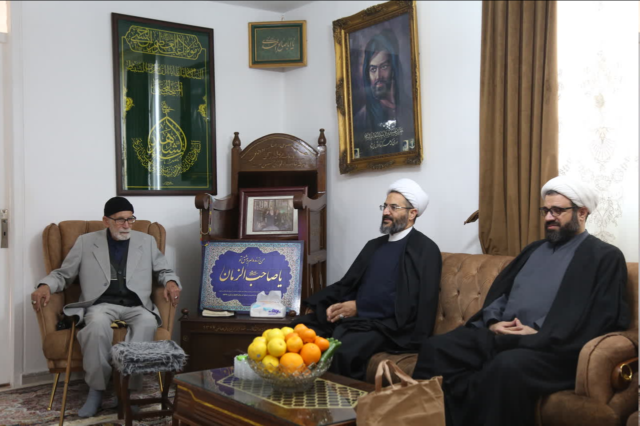 عیادت معاون فرهنگی و اجتماعی سازمان اوقاف و امور خیریه از استاد حاج غلامرضا سازگار + عکس