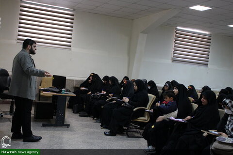 بالصور/ إقامة دورة حول مبادئ الثورة الإسلامية للطالبات الجدد فالحوزة العلمية النسوية لمحافظة خوزستان