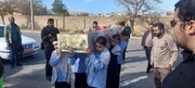 تصاویر/ وداع دانش آموزان دبیرستان امام صادق (ع) مهریز با شهید گمنام