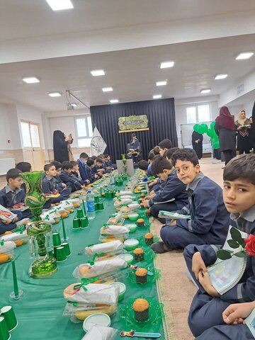 تصاویر/ برگزاری جشن قرآنی در مدرسه علمیه زینب کبری (س) برای دانش آموزان